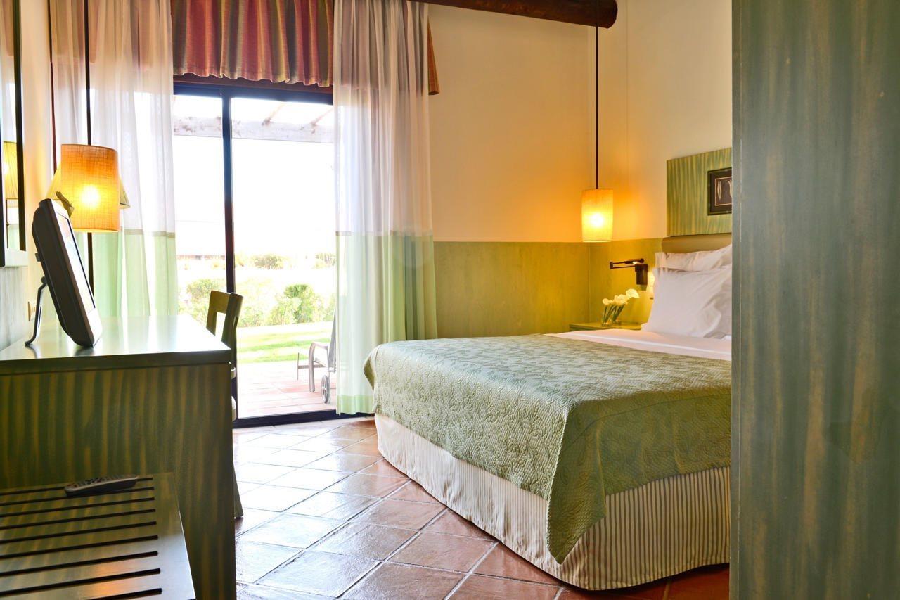 佩斯塔纳维拉阳光高尔夫度假酒店 维拉摩拉 外观 照片 A room at the hotel