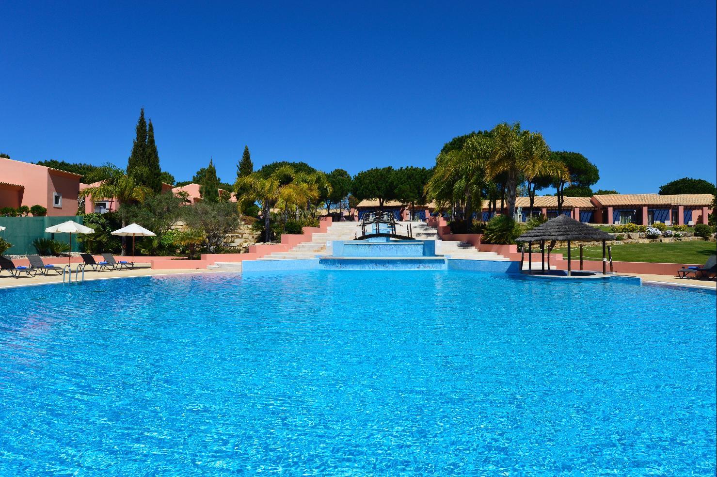 佩斯塔纳维拉阳光高尔夫度假酒店 维拉摩拉 外观 照片 The resort's main swimming pool