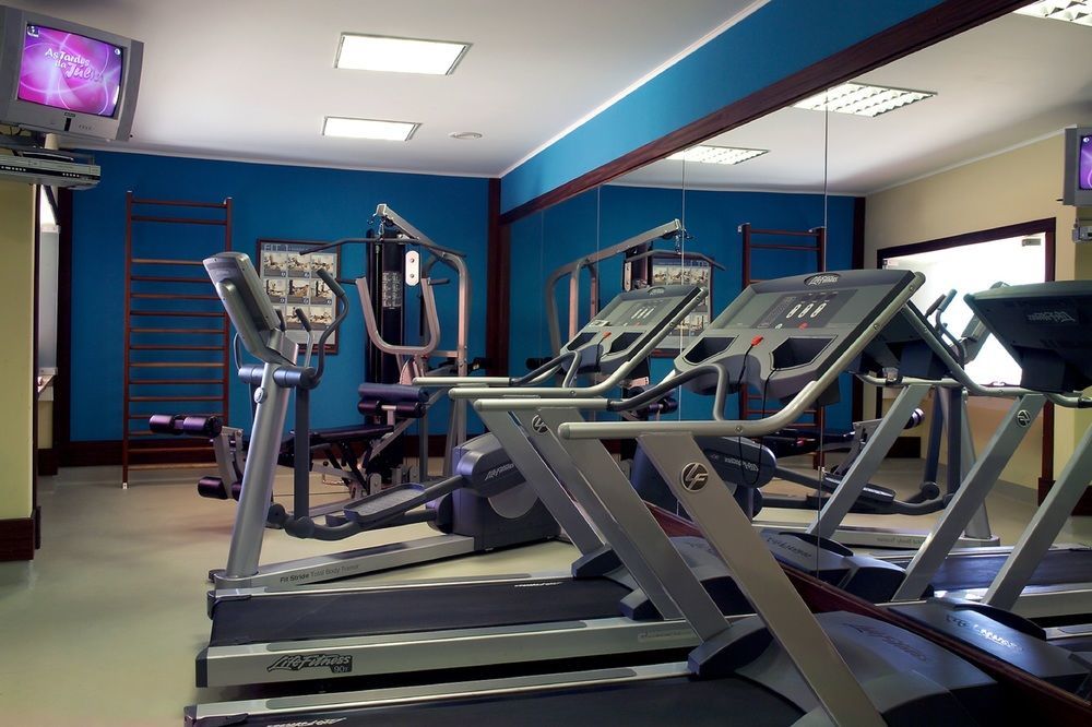 佩斯塔纳维拉阳光高尔夫度假酒店 维拉摩拉 外观 照片 The gym at the hotel
