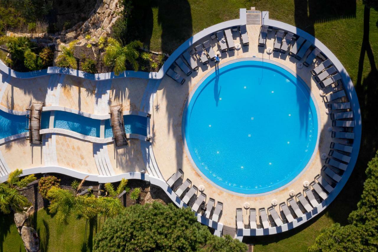 佩斯塔纳维拉阳光高尔夫度假酒店 维拉摩拉 外观 照片 Aerial view of the pool