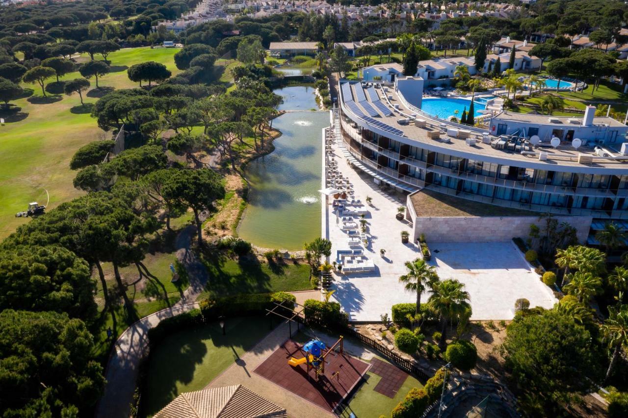 佩斯塔纳维拉阳光高尔夫度假酒店 维拉摩拉 外观 照片 Aerial view of the hotel