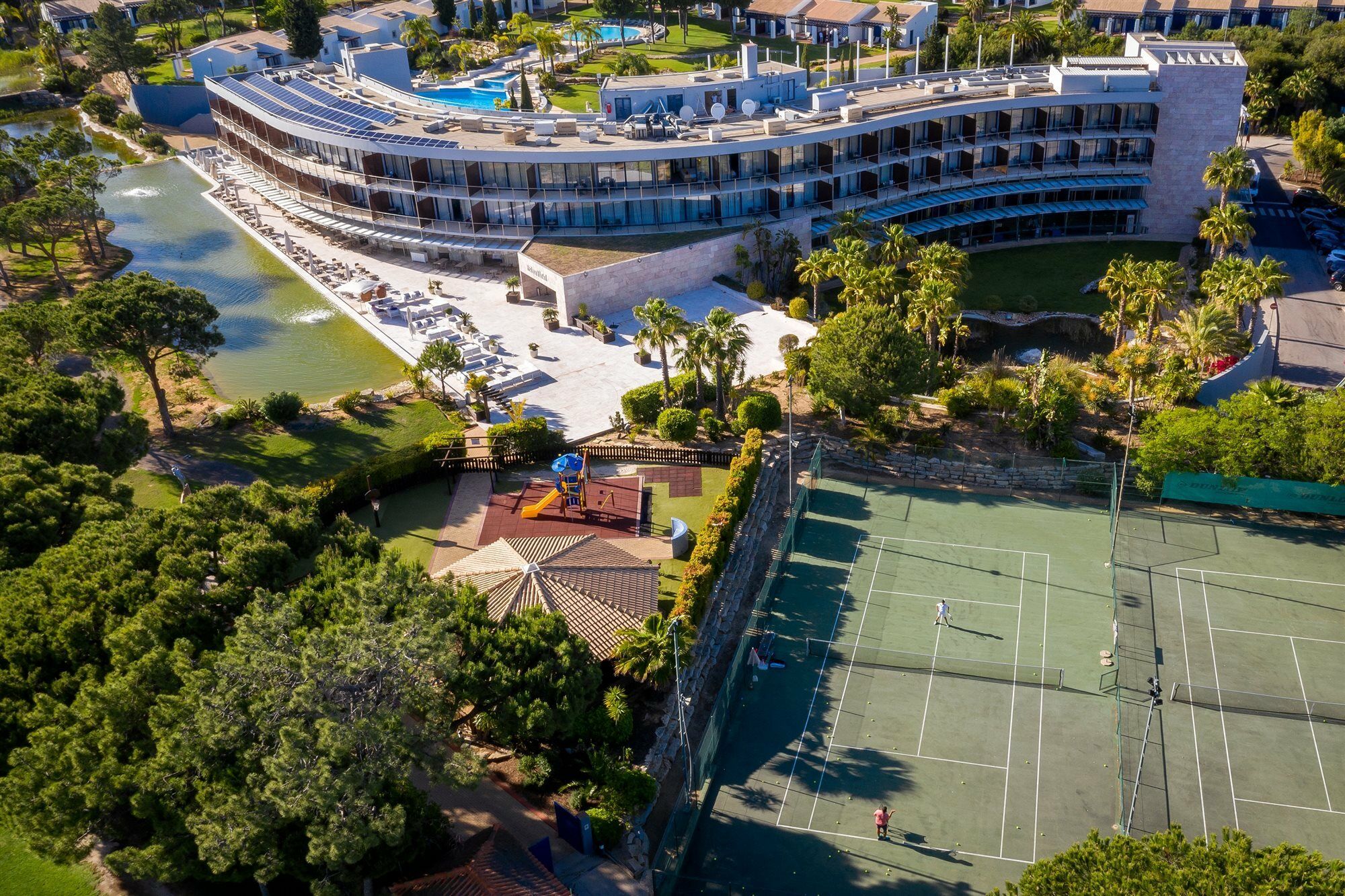 佩斯塔纳维拉阳光高尔夫度假酒店 维拉摩拉 外观 照片 Aerial view of the resort