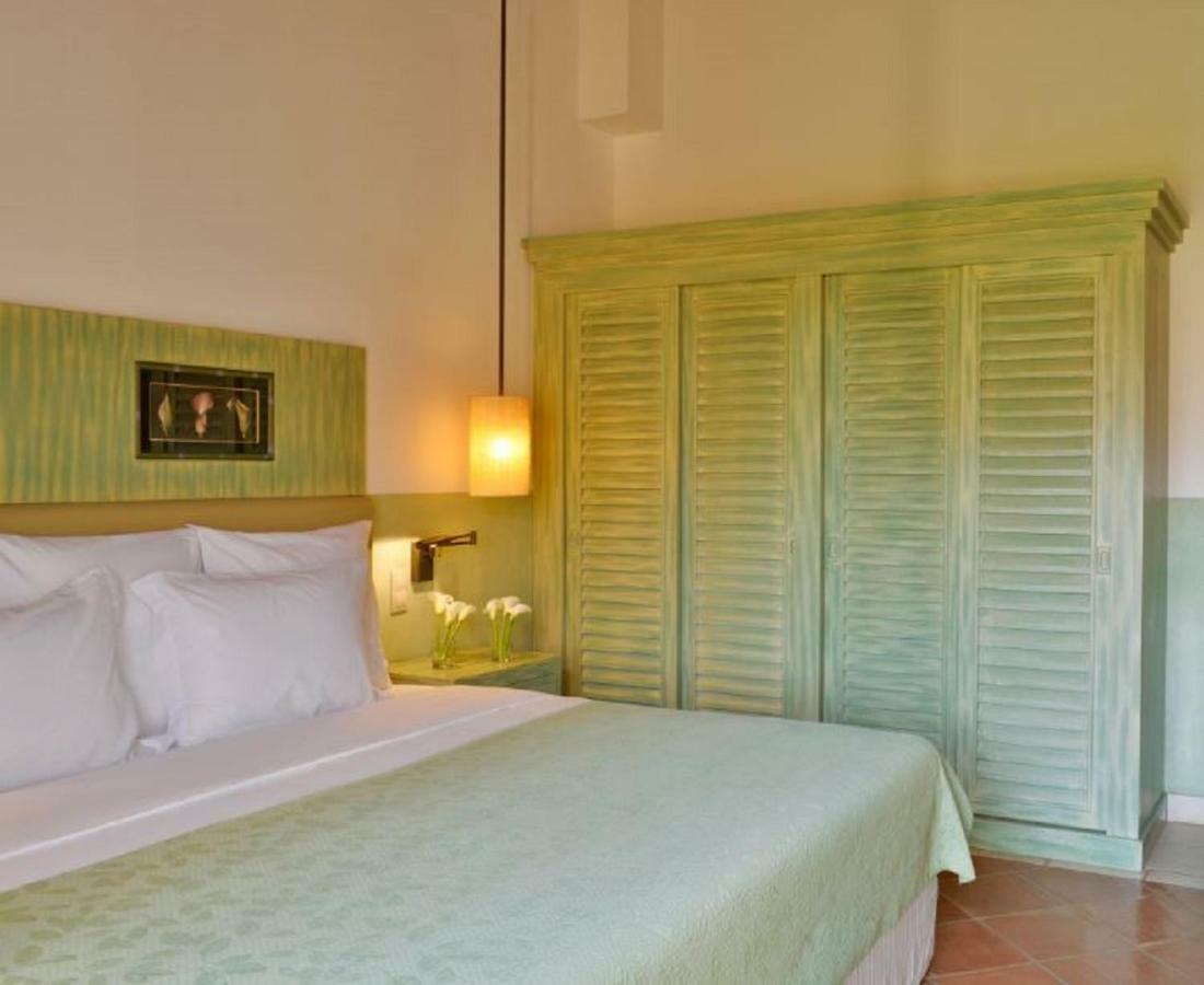 佩斯塔纳维拉阳光高尔夫度假酒店 维拉摩拉 外观 照片 A bedroom at the hotel
